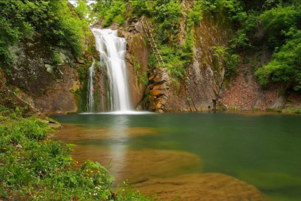 водопад скока